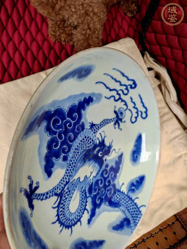 古玩陶瓷青花過(guò)墻龍紋盤(pán)真品鑒賞圖