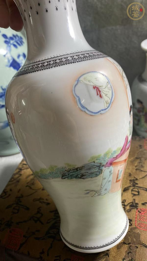古玩陶瓷粉彩仕女人物撇口瓶真品鑒賞圖