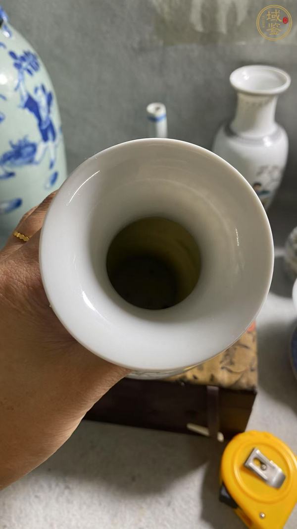 古玩陶瓷粉彩仕女人物撇口瓶真品鑒賞圖