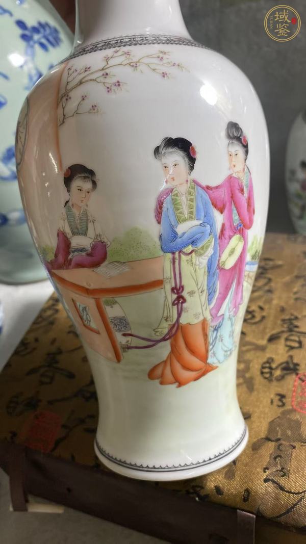 古玩陶瓷粉彩仕女人物撇口瓶真品鑒賞圖