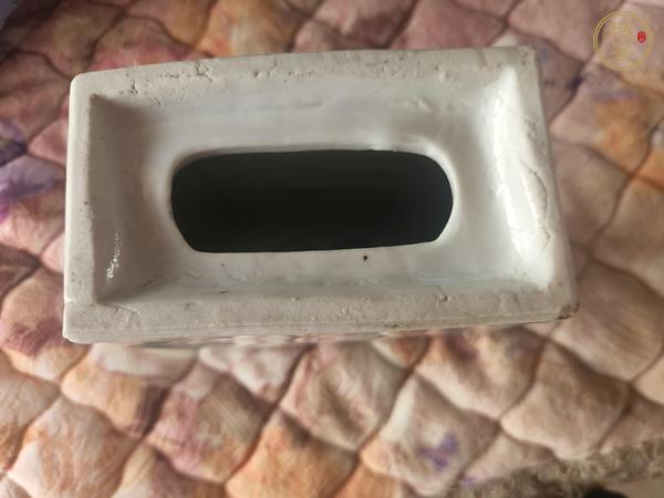 古玩陶瓷粉彩仕女圖瓷枕真品鑒賞圖
