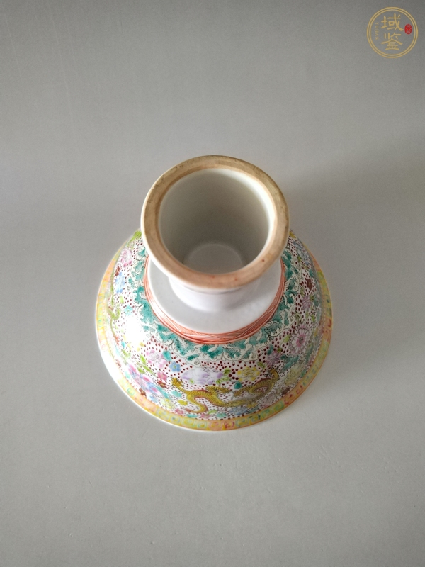 古玩陶瓷創(chuàng)匯期 粉彩云龍高足碗真品鑒賞圖