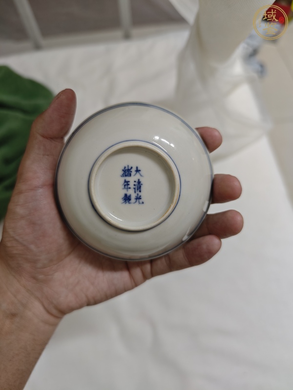 古玩陶瓷青花纏枝蓮紋盤(pán)真品鑒賞圖
