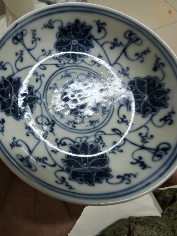古玩陶瓷青花纏枝蓮紋盤(pán)真品鑒賞圖
