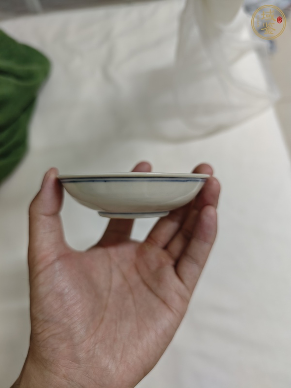 古玩陶瓷青花纏枝蓮紋盤(pán)真品鑒賞圖