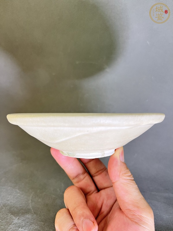 古玩陶瓷邢窯白瓷唇口碗真品鑒賞圖