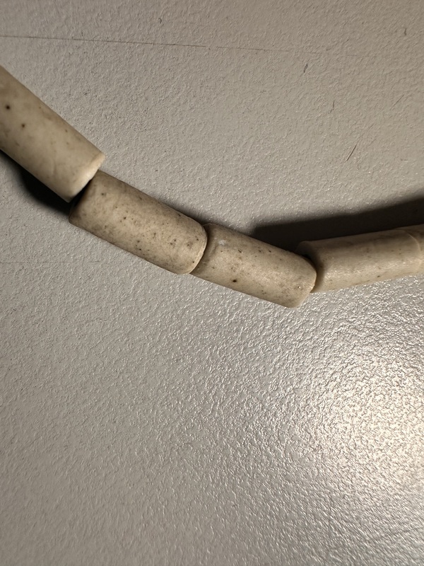 古玩玉器文化期地方料管珠拍賣,當前價格400元