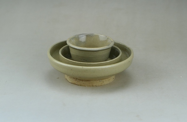 古玩陶瓷精品:明代龍泉窯青瓷杯和明代龍泉窯青瓷杯托（一套拍賣）拍賣，當前價格39元