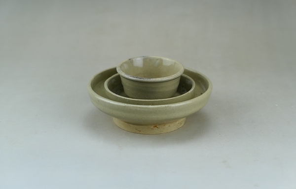 古玩陶瓷精品:明代龍泉窯青瓷杯和明代龍泉窯青瓷杯托（一套拍賣）拍賣，當前價格39元