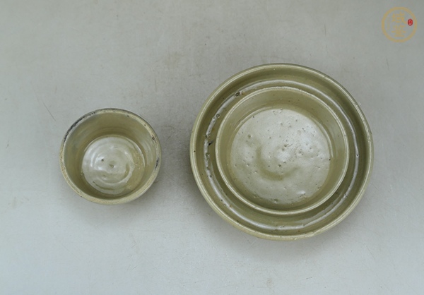 古玩陶瓷龍泉青瓷杯和托真品鑒賞圖