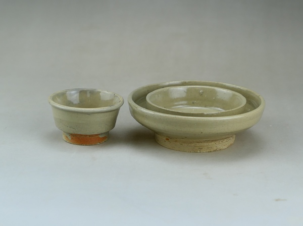 古玩陶瓷精品:明代龍泉窯青瓷杯和明代龍泉窯青瓷杯托（一套拍賣）拍賣，當前價格39元