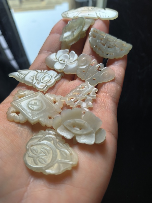 古玩玉器清代和田玉雕“花片”標本拍賣，當前價格99999元