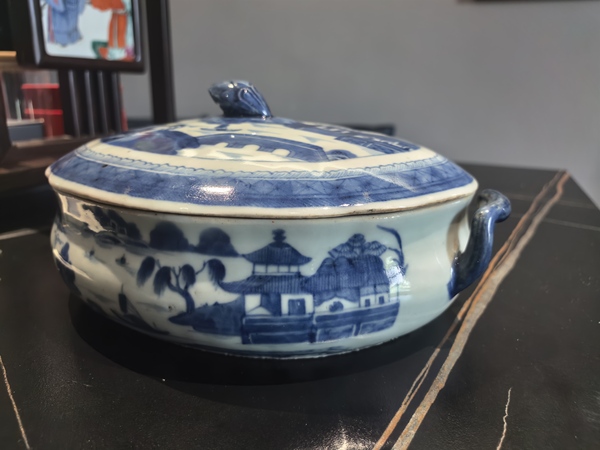 古玩陶瓷青花山水人物樓閣紋蓋鍋拍賣,當前價格2288元