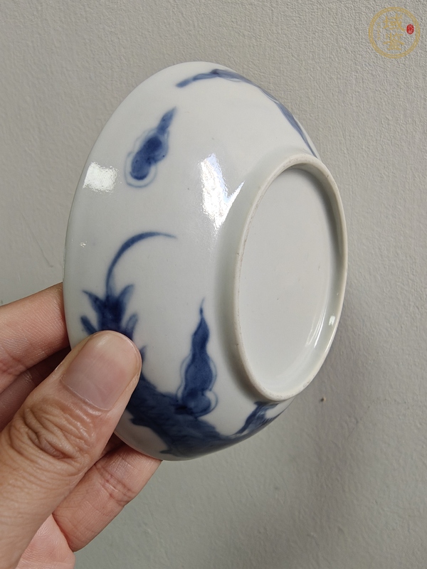 古玩陶瓷青花過墻龍紋臥盤真品鑒賞圖