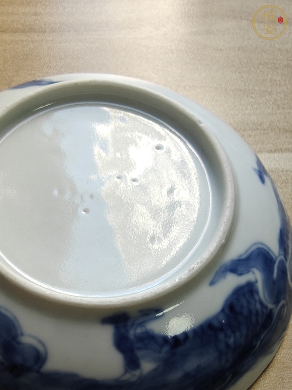 古玩陶瓷青花過墻龍紋臥盤真品鑒賞圖