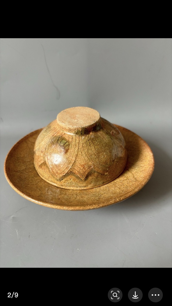 古玩轉(zhuǎn)賣南朝洪州窯蓮瓣紋茶盞（套）拍賣，當(dāng)前價(jià)格0元