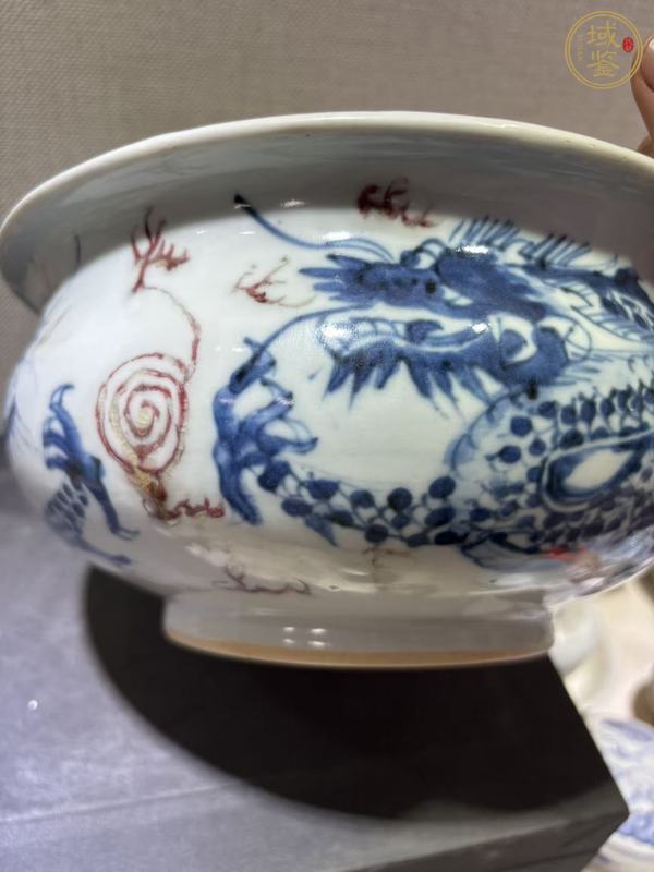 古玩陶瓷青花釉里紅趕珠龍紋香爐真品鑒賞圖