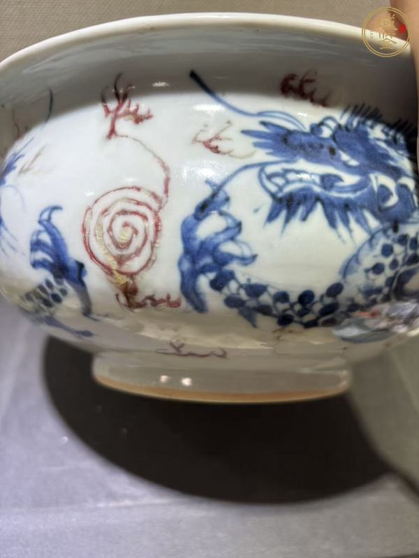 古玩陶瓷青花釉里紅趕珠龍紋香爐真品鑒賞圖