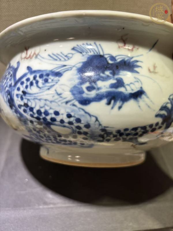 古玩陶瓷青花釉里紅趕珠龍紋香爐真品鑒賞圖