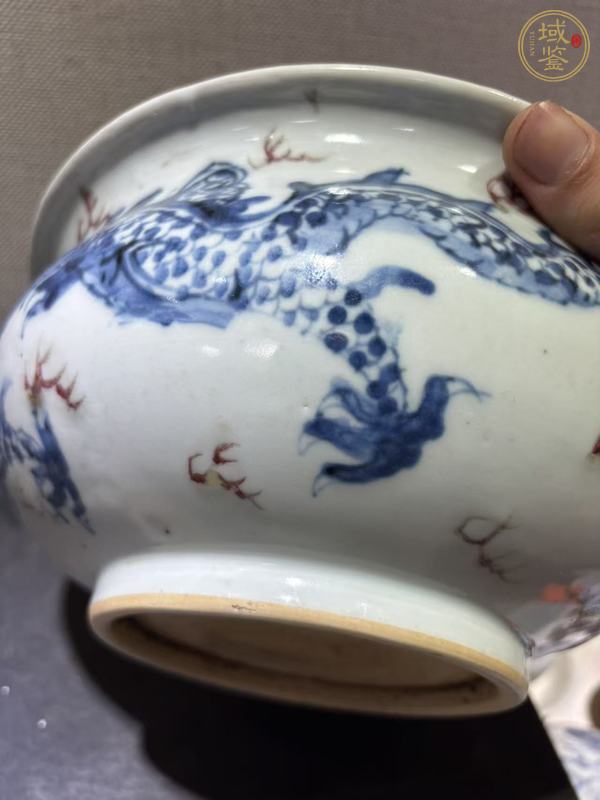 古玩陶瓷青花釉里紅趕珠龍紋香爐真品鑒賞圖