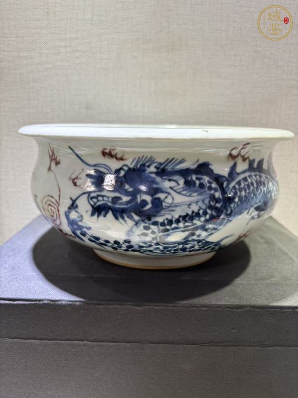古玩陶瓷青花釉里紅趕珠龍紋香爐真品鑒賞圖