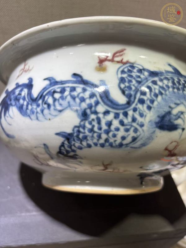古玩陶瓷青花釉里紅趕珠龍紋香爐真品鑒賞圖