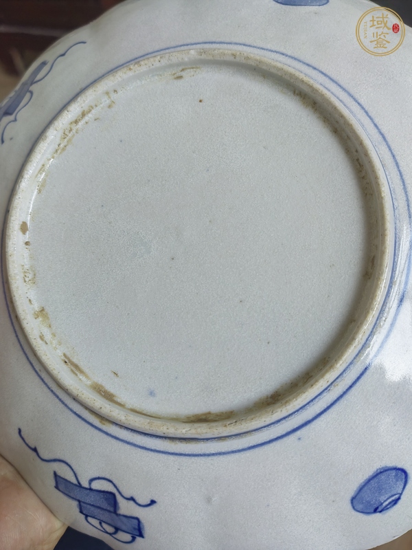 古玩陶瓷日本明治青花礬紅花卉紋盤真品鑒賞圖