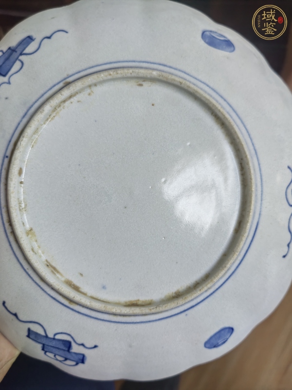 古玩陶瓷日本明治青花礬紅花卉紋盤真品鑒賞圖
