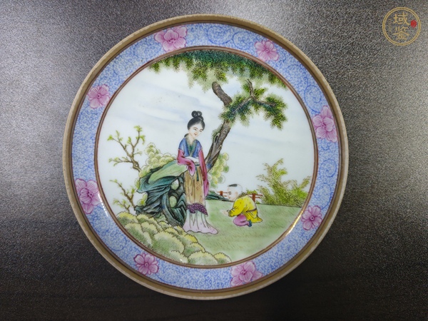 古玩三娘教子圖粉彩盤(pán)真品鑒賞圖