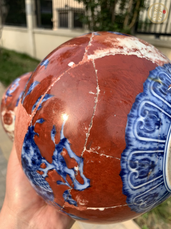 古玩陶瓷珊瑚紅地青花瑞果花卉紋葫蘆瓶真品鑒賞圖