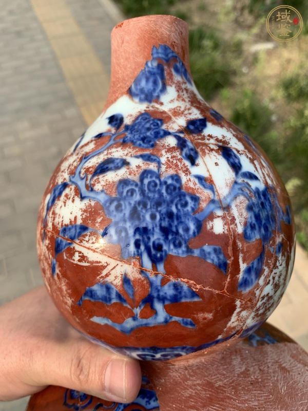 古玩陶瓷紅地青花葫蘆瓶標(biāo)本真品鑒賞圖