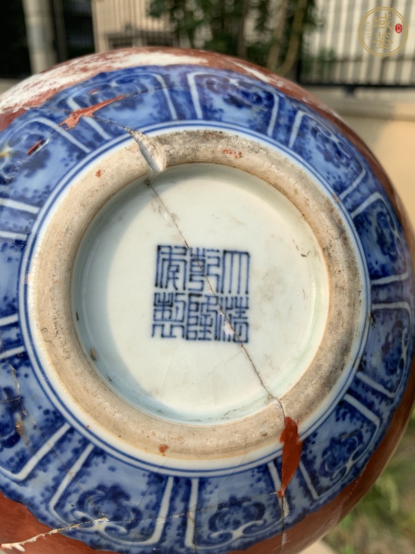 古玩陶瓷紅地青花葫蘆瓶標(biāo)本真品鑒賞圖