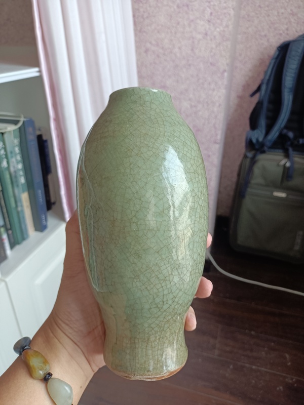 古玩陶瓷龍泉青瓷橄欖瓶拍賣(mài)，當(dāng)前價(jià)格2000元