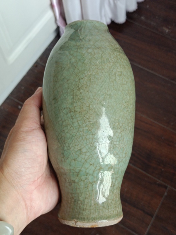 古玩陶瓷龍泉青瓷橄欖瓶拍賣(mài)，當(dāng)前價(jià)格2000元