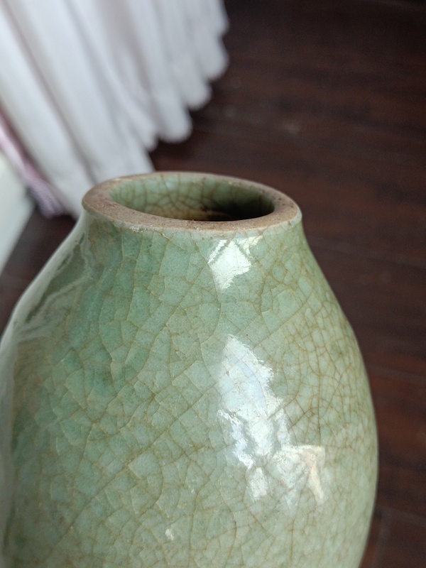 古玩陶瓷龍泉青瓷橄欖瓶拍賣(mài)，當(dāng)前價(jià)格2000元