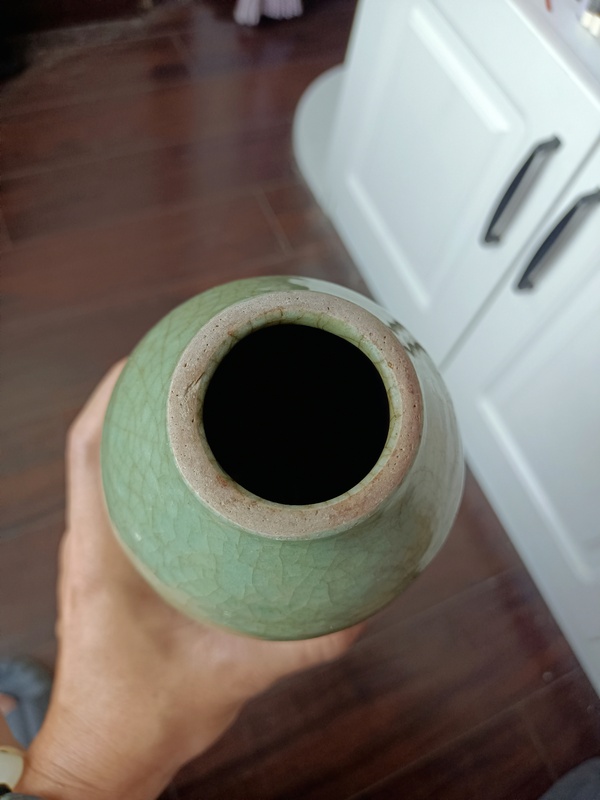 古玩陶瓷龍泉青瓷橄欖瓶拍賣(mài)，當(dāng)前價(jià)格2000元