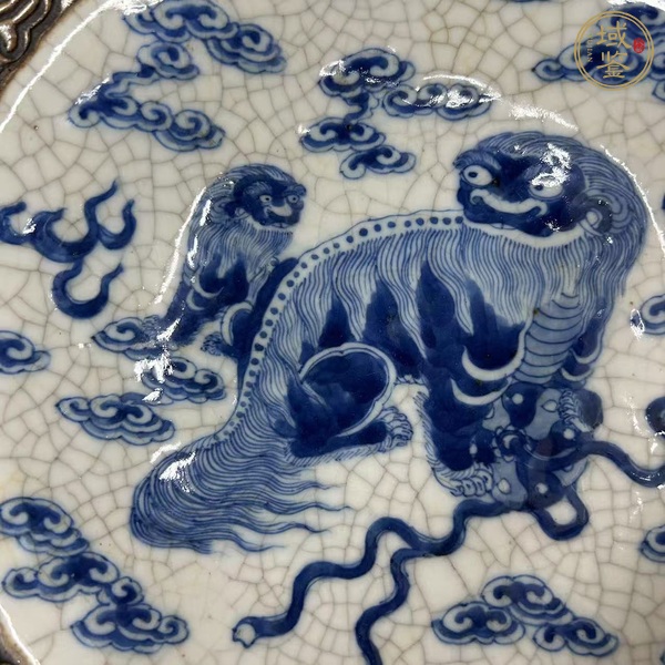 古玩陶瓷哥釉地鐵銹釉青花獅紋盤真品鑒賞圖