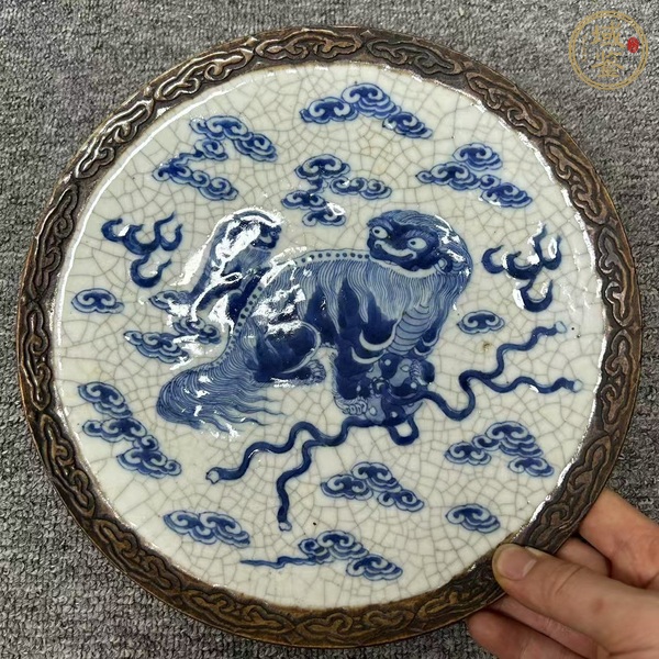 古玩陶瓷哥釉地鐵銹釉青花獅紋盤真品鑒賞圖