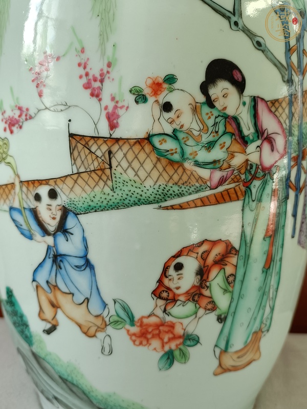 古玩陶瓷粉彩人物故事紋雙耳瓶真品鑒賞圖