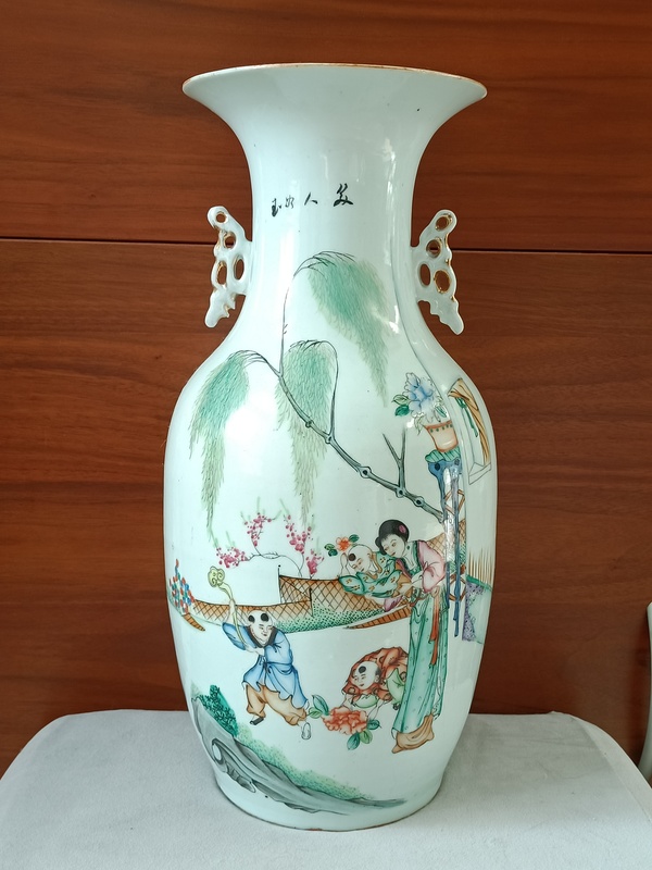 古玩轉賣粉彩人物故事紋雙耳瓶拍賣，當前價格550元