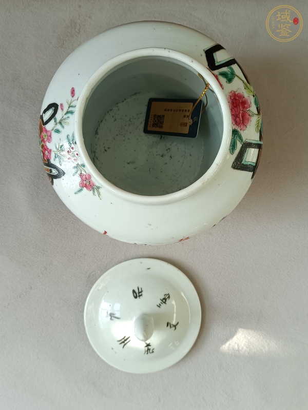 古玩陶瓷粉彩博古紋蓋罐真品鑒賞圖