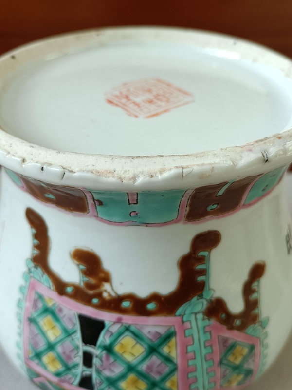 古玩陶瓷粉彩博古紋蓋罐拍賣(mài),當(dāng)前價(jià)格2850元