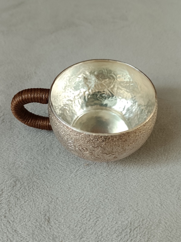古玩轉(zhuǎn)賣銀杯子拍賣，當(dāng)前價(jià)格2580元