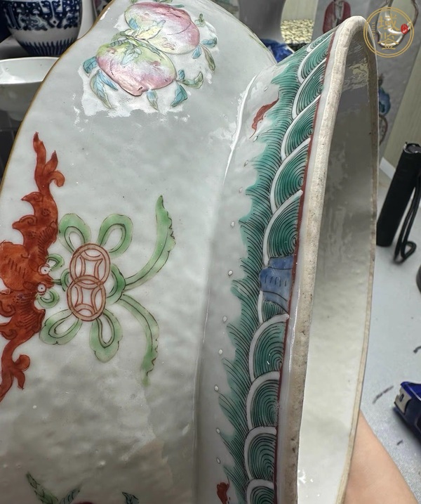 古玩陶瓷清中期 粉彩人物紋貢盤真品鑒賞圖