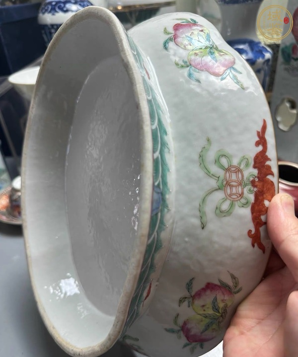 古玩陶瓷清中期 粉彩人物紋貢盤真品鑒賞圖