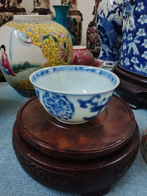 古玩轉(zhuǎn)賣(mài)清康熙時(shí)期青花花卉紋杯拍賣(mài)，當(dāng)前價(jià)格800元
