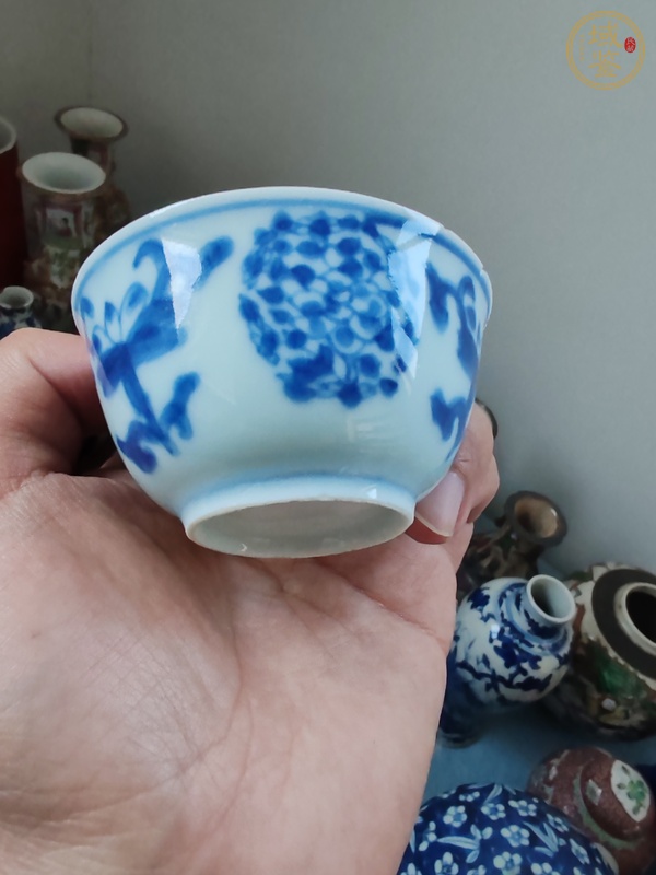 古玩陶瓷青花花卉紋杯真品鑒賞圖