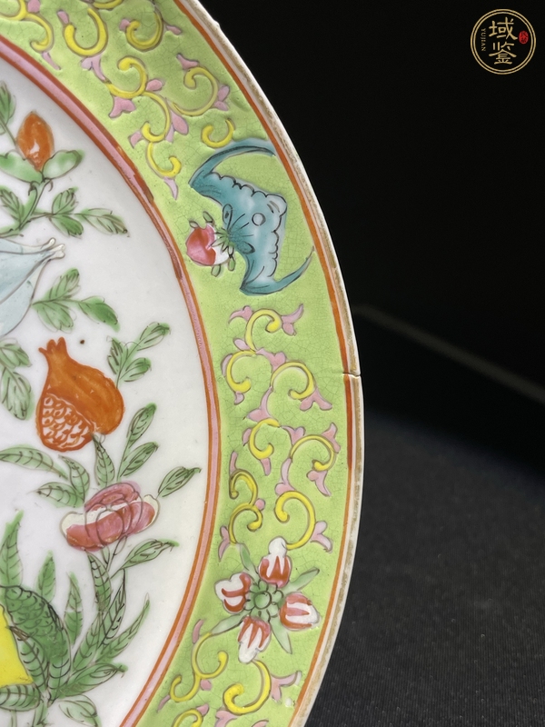 古玩陶瓷黃地粉彩三多花卉紋盤真品鑒賞圖