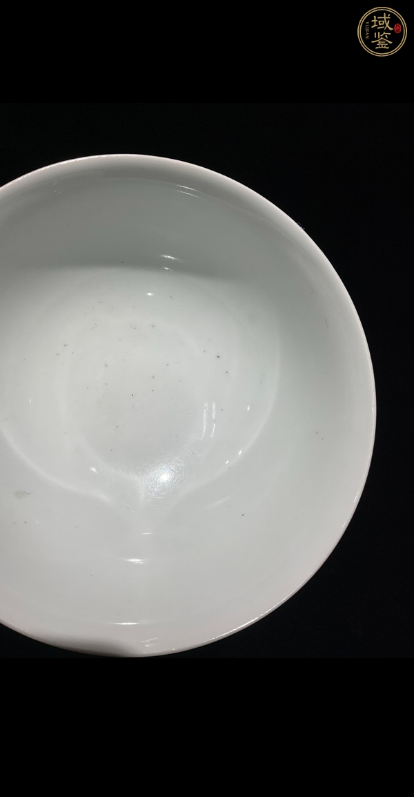 古玩陶瓷珊瑚紅地料彩描金壽字紋碗真品鑒賞圖