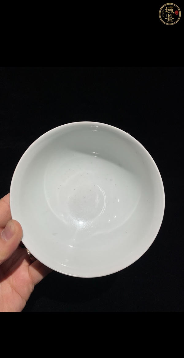 古玩陶瓷珊瑚紅地料彩描金壽字紋碗真品鑒賞圖